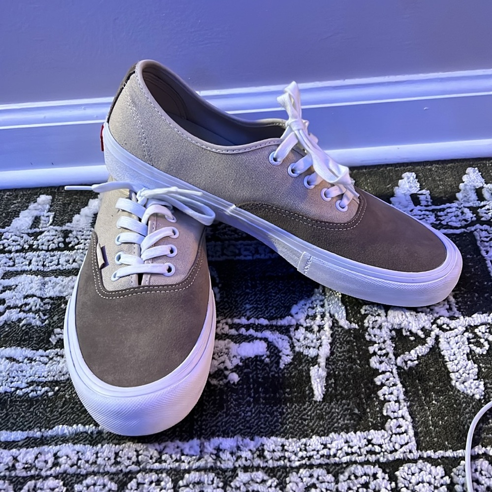Vans Pro skating shoes